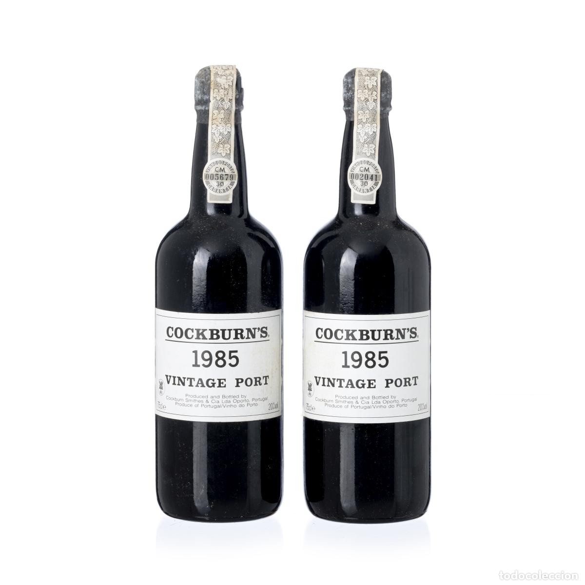 Collection of wines and liquors: Vinos - 2 botellas de vino de Oporto - Cockburn's Vintage Port 1985