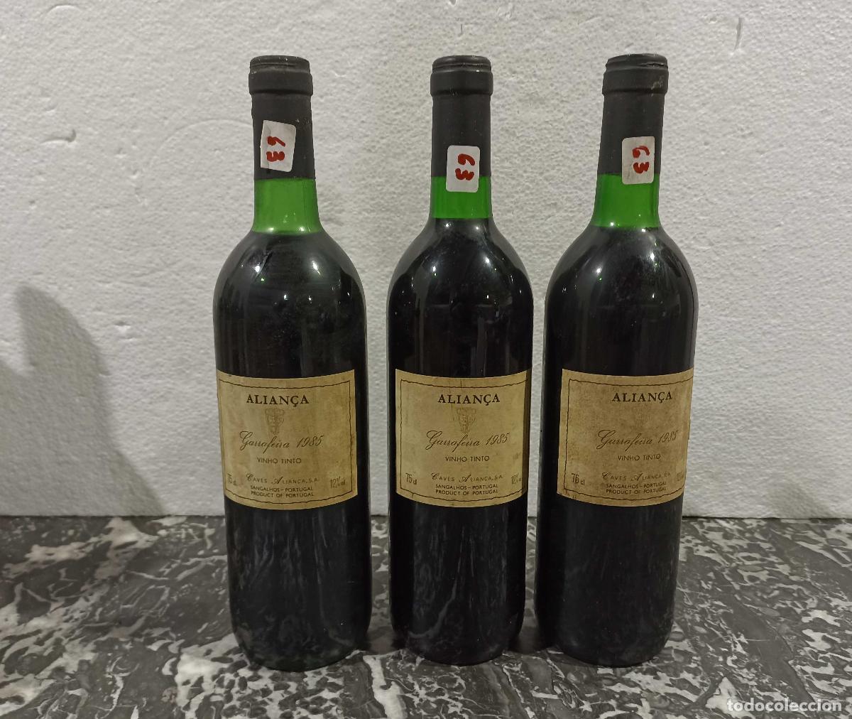Collection of wines and liquors: Vinos - Juego de tres botellas