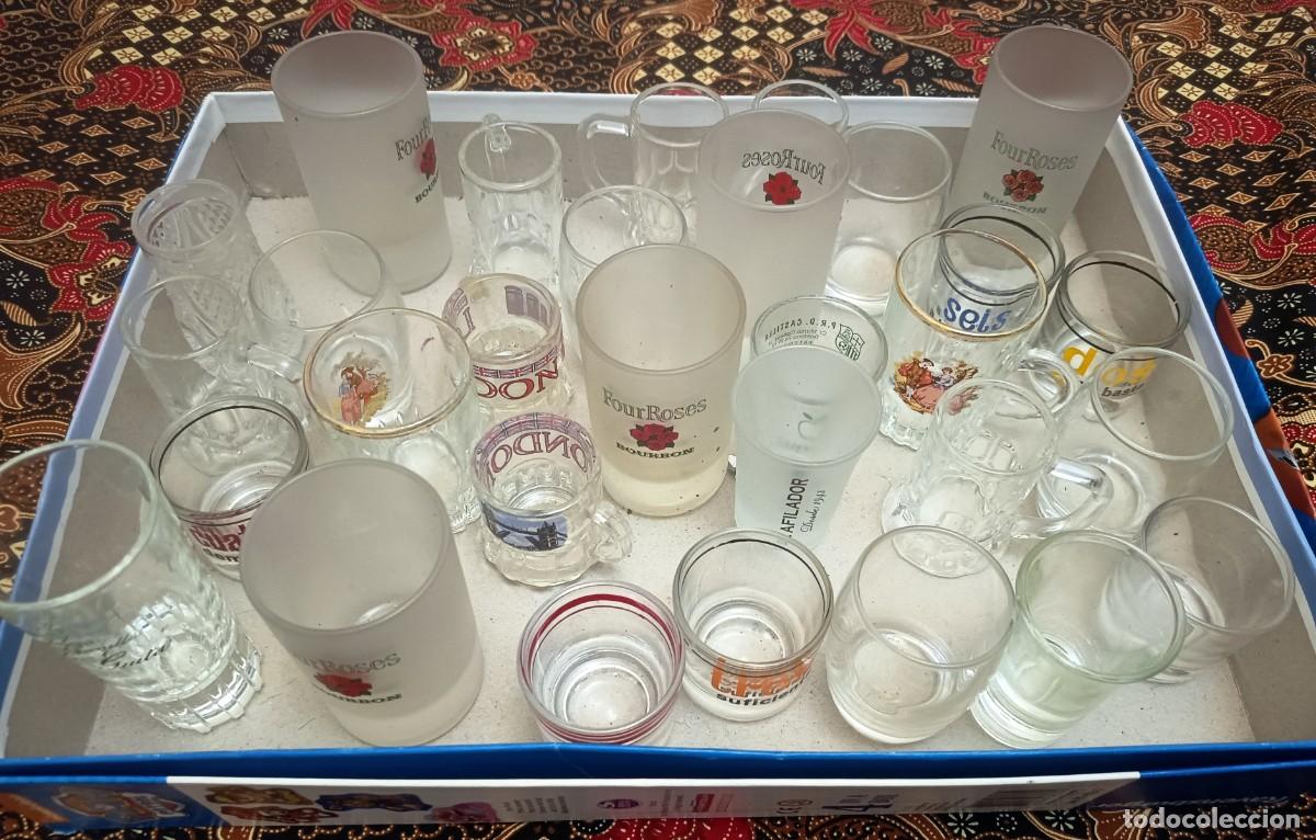 Coleccionismo de vinos y licores: COLECCI&Oacute;N DE TREINTA 30 VASOS PARA CHUPITOS, VARIADOS