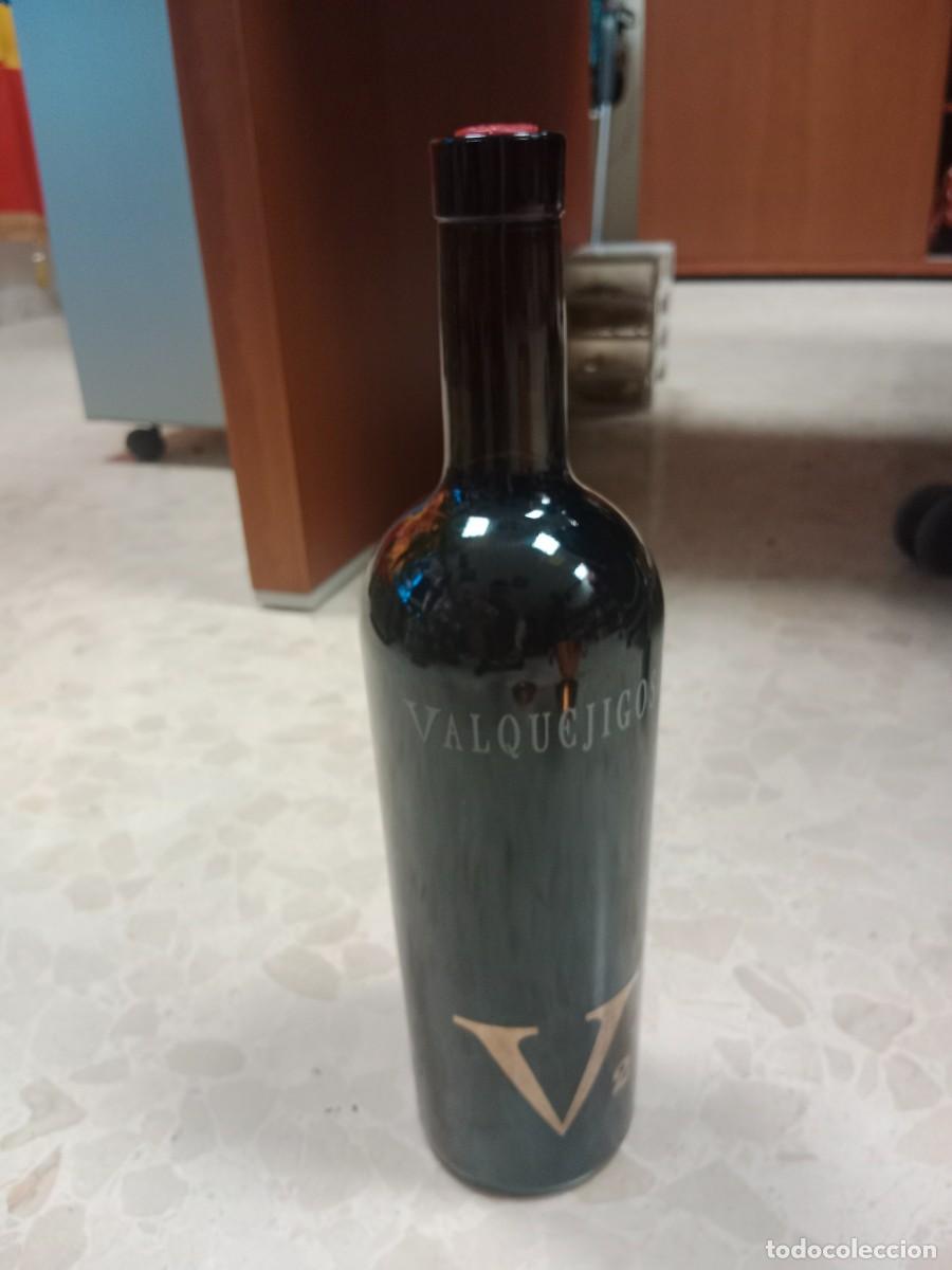 Coleccionismo de vinos y licores: BOTELLA DE 75 CL VINO TINTO DE MESA - VALQUEJIGOSO V2 - 2005 - VILLAMANTA ( MADRID ) - PRECINTADO