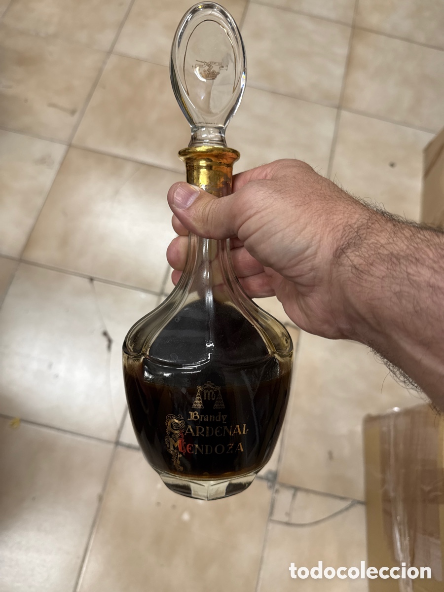 Coleccionismo de vinos y licores: Botella de brandy, cardenal Mendoza abierta