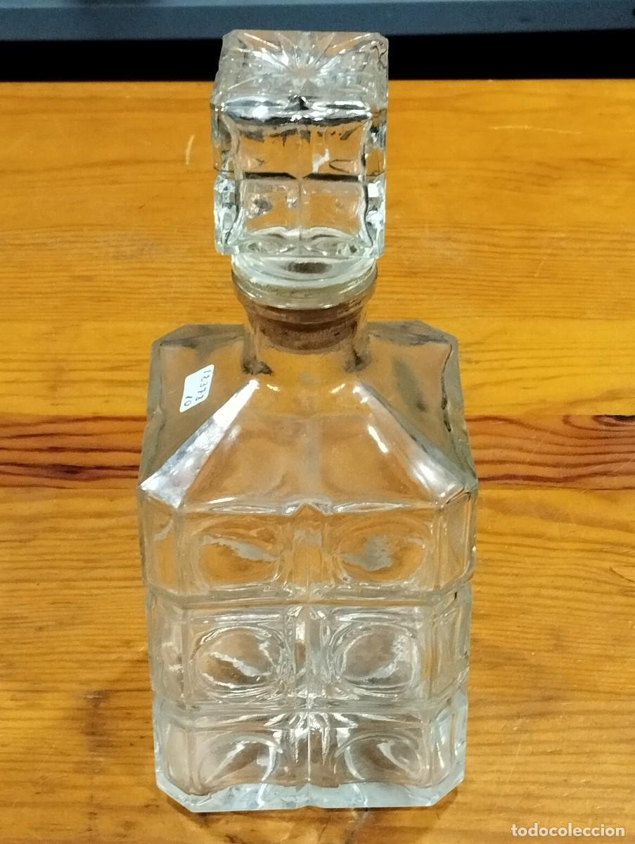 Coleccionismo de vinos y licores: BOTELLA DE CRISTAL CON TAP&Oacute;N PARA LICOR.