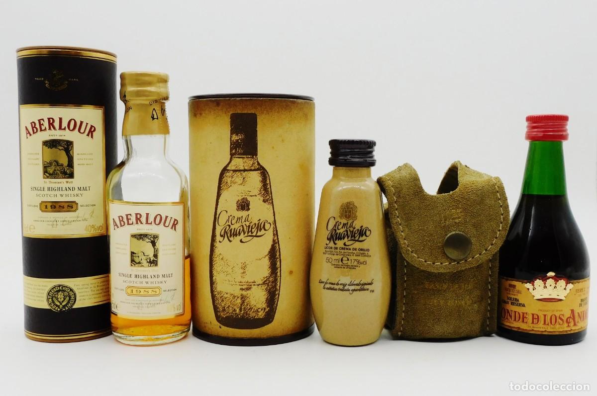 Coleccionismo de vinos y licores: LOTE DE 3 BOTELLINES DE LICOR SIN ABRIR. WHISKY, CREMA DE ORUJO, BRANDY. CON FUNDA