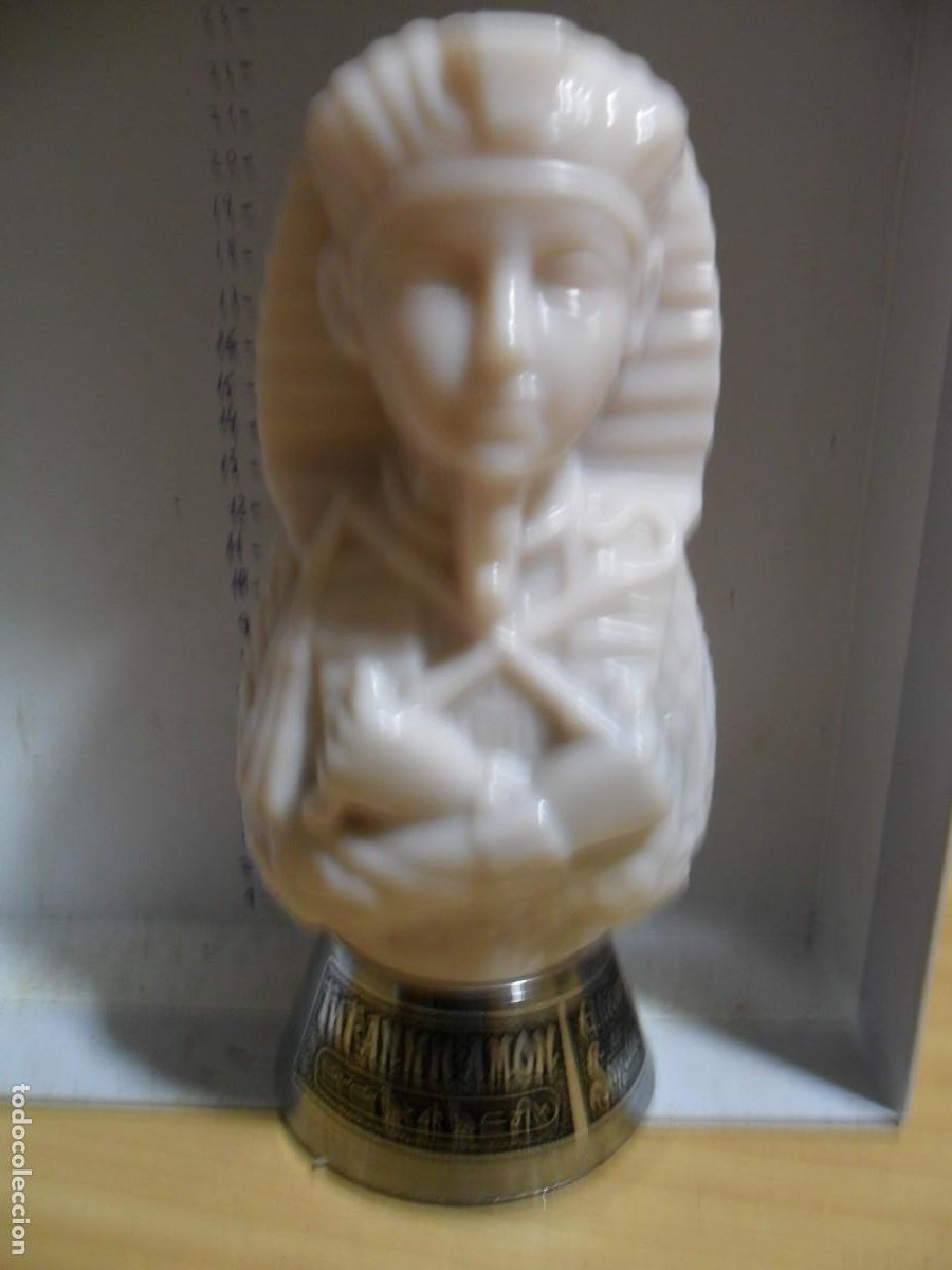 Collection of wines and liquors: BOTELLA DE LICOR DE TUTANKHAMON OBJETO DE COLECCION