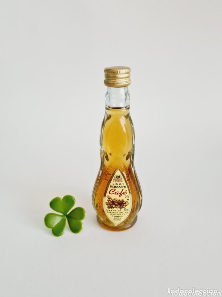 Coleccionismo de vinos y licores: BOTELLITA TUNEL LICOR CAFE 13CM VIDRIO BOTELLIN