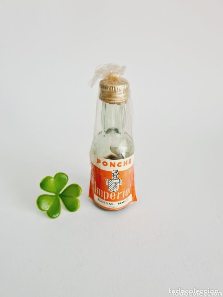 Coleccionismo de vinos y licores: BOTELLITA PONCHE IMPERIAL 9.9CM VIDRIO BOTELLIN