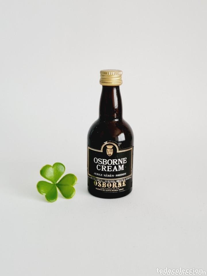 Coleccionismo de vinos y licores: BOTELLITA OSBORNE CREAM OSBORNE 10.8CM VIDRIO BOTELLIN LLENO