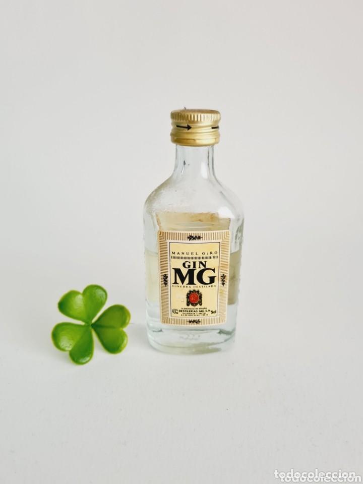 Coleccionismo de vinos y licores: BOTELLITA GIN MG 10CM VIDRIO BOTELLIN