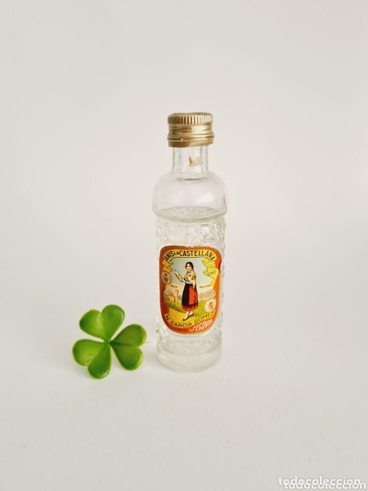 Coleccionismo de vinos y licores: BOTELLITA ANIS LA CASTELLANA 11.5CM VIDRIO BOTELLIN