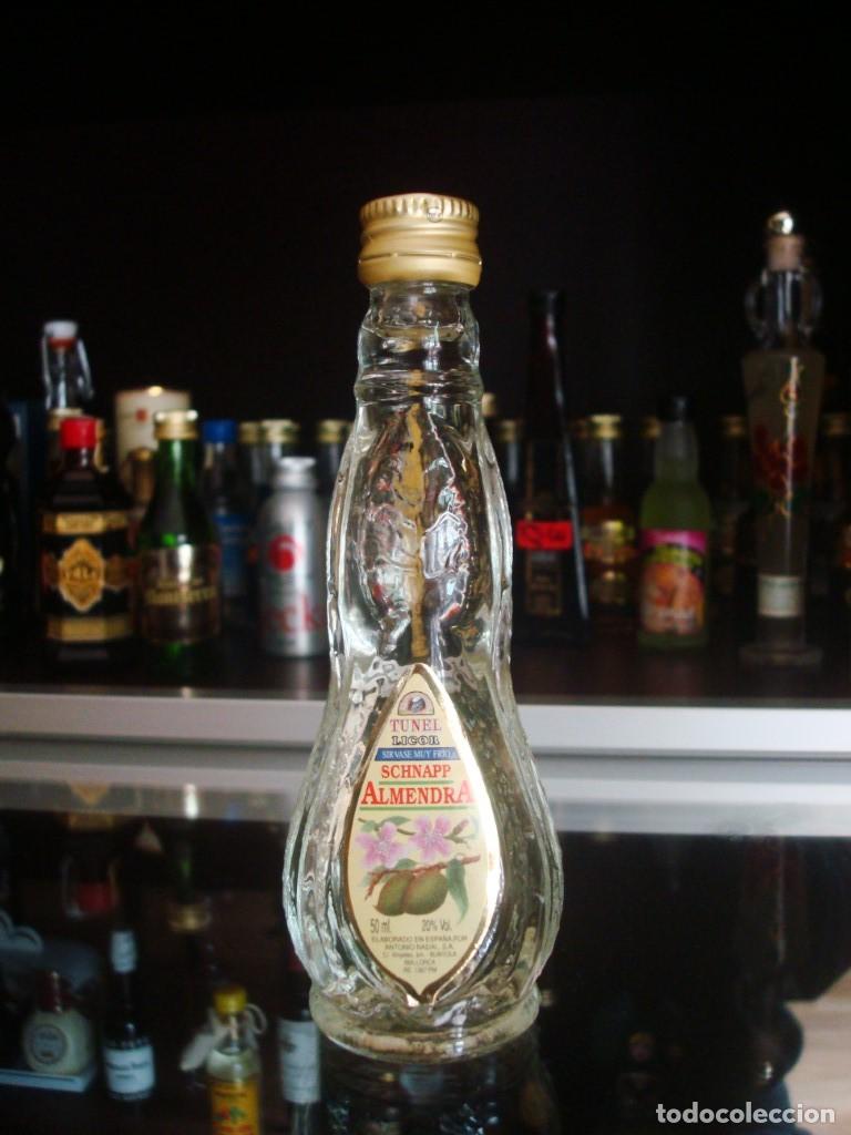Coleccionismo de vinos y licores: Schnapp Almendra Tunel Licor Antonio Nadal (botell&iacute;n 13 cm) Por abrir