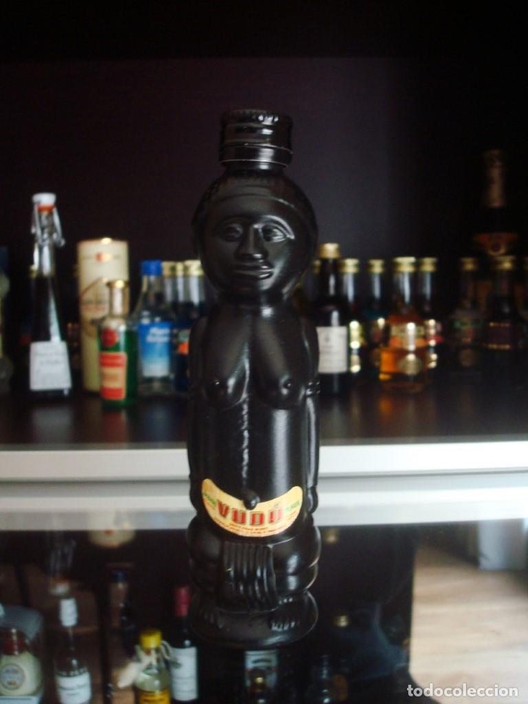 Coleccionismo de vinos y licores: Vud&uacute; Destiler&iacute;as Morey (botell&iacute;n 14 cm) Por abrir