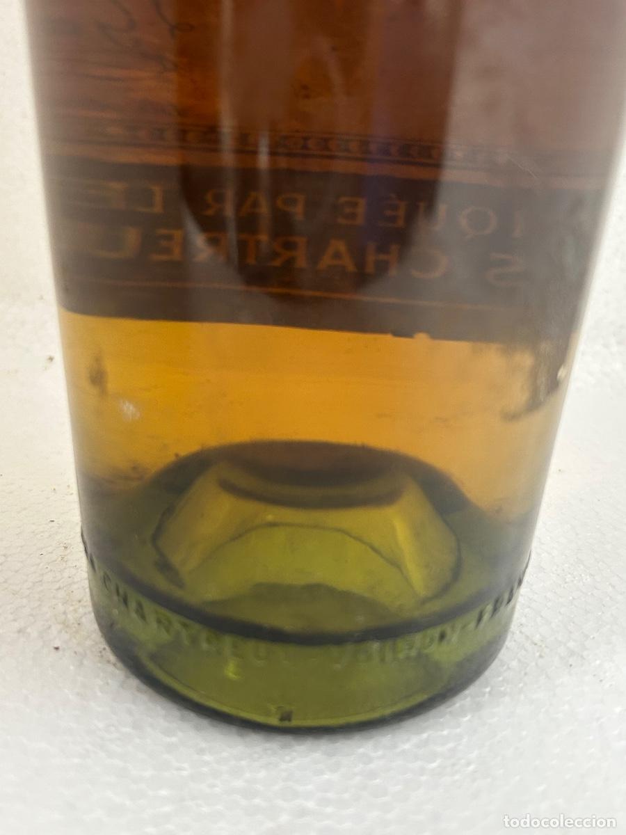 Coleccionismo de vinos y licores: Antigua botella de chartreuse - Foto 6