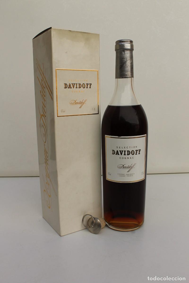 Coleccionismo de vinos y licores: BOTELLA DE COGNAG DAVIDOFF- DE 70cl LLENA SIN ABRIR.