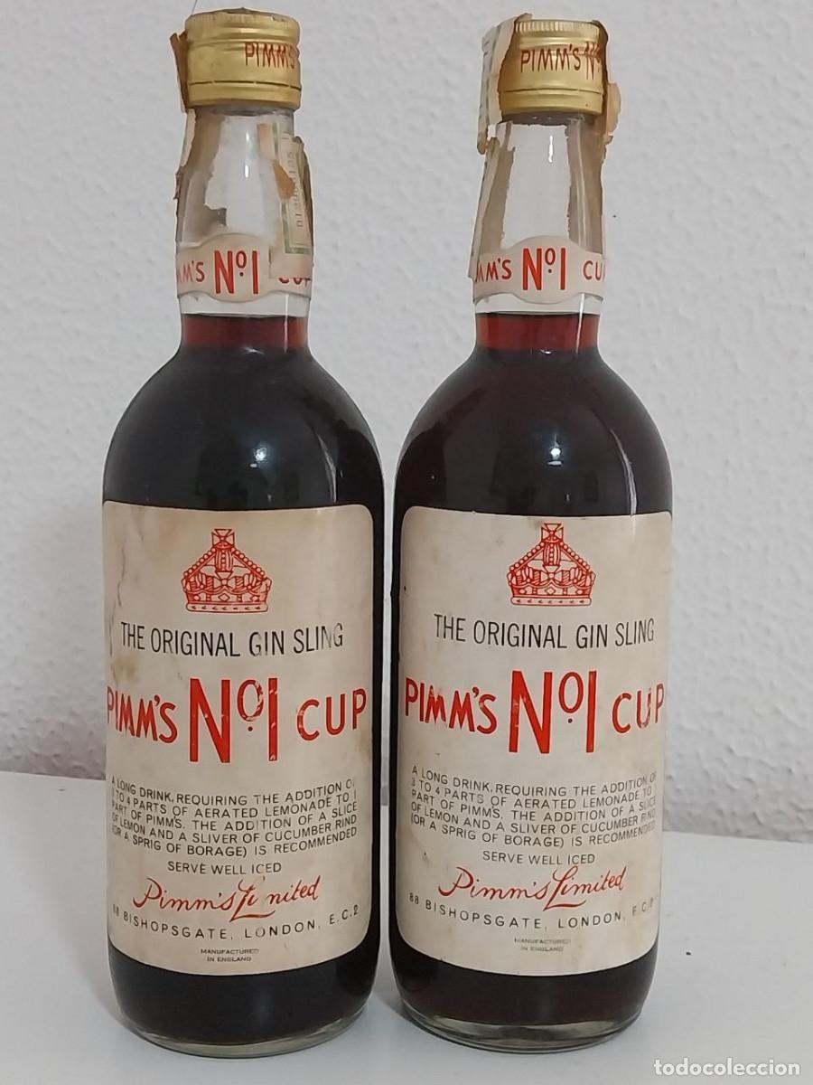 Coleccionismo de vinos y licores: Pareja botellas antiguas Pimm&rsquo;s No.1 Cup a&ntilde;os 60/70 precinto espa&ntilde;ol