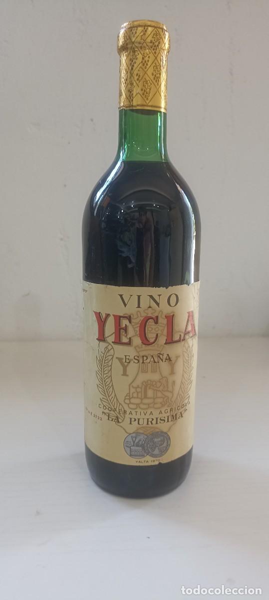 Coleccionismo de vinos y licores: Vino tinto Yecla para coleccionistas a&ntilde;os 70