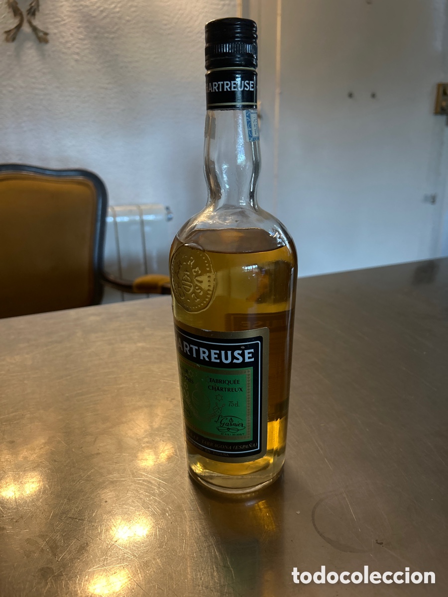 Coleccionismo de vinos y licores: Botella Chartreuse solo empezada