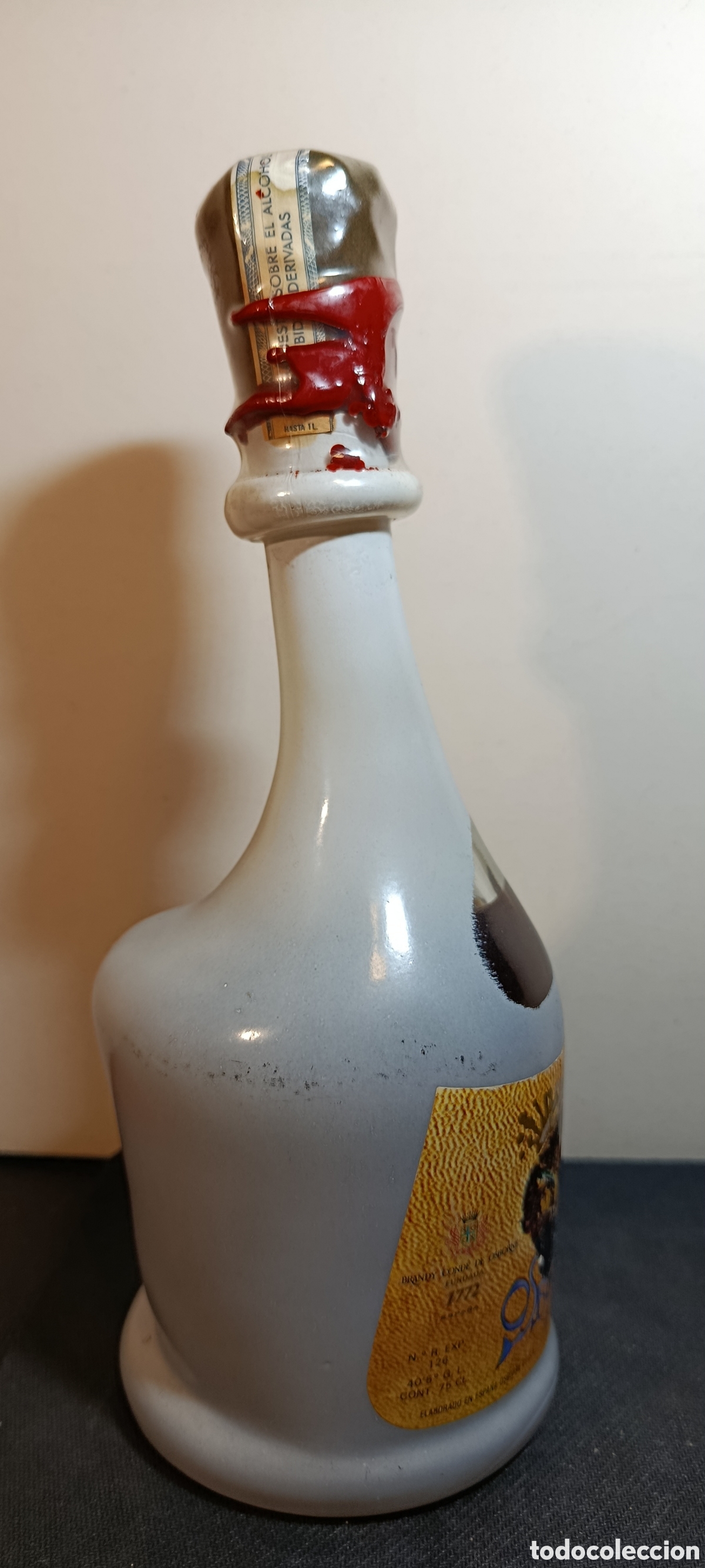 Coleccionismo de vinos y licores: Botella antigua Conde de Osborne edici&oacute;n Dal&iacute; precintada