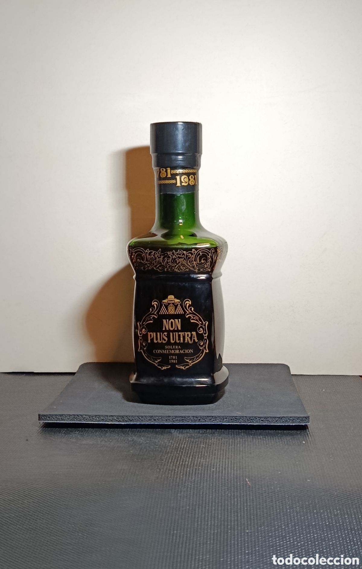 Coleccionismo de vinos y licores: Brandy Non Plus Ultra Solera Conmemoraci&oacute;n 1781-1981. Precintado.