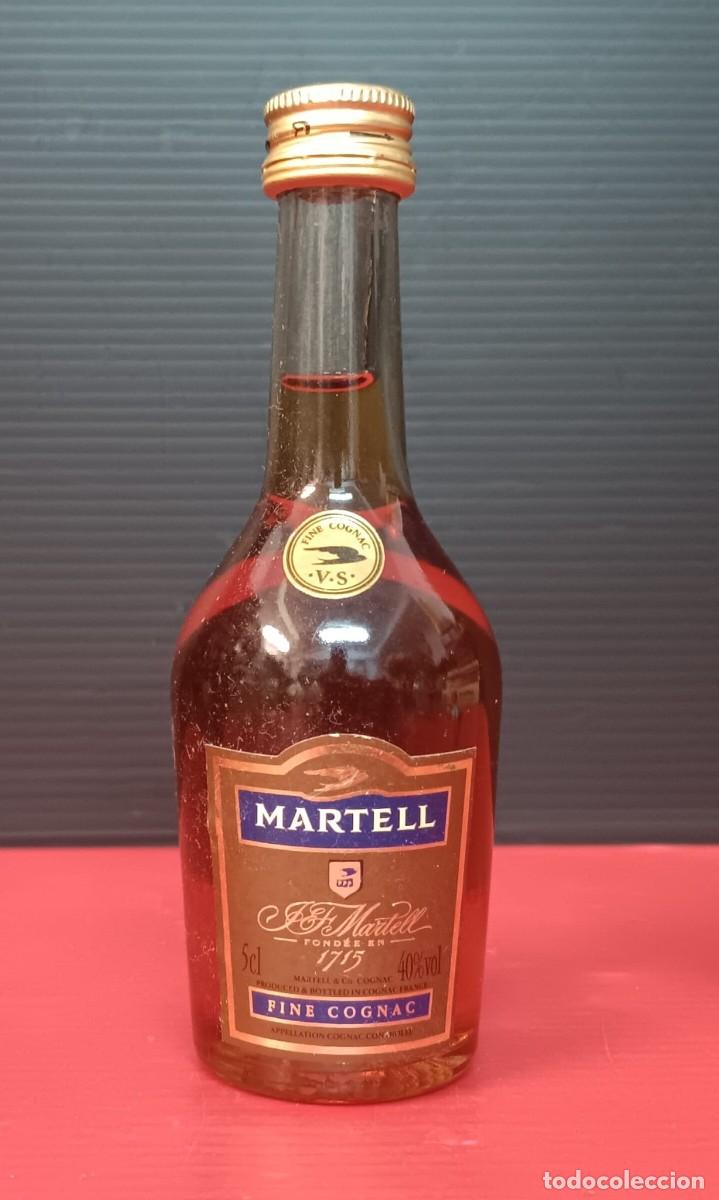 Coleccionismo de vinos y licores: ANTIGUA MINI BOTELLA LICOR BRANDY MARTELL