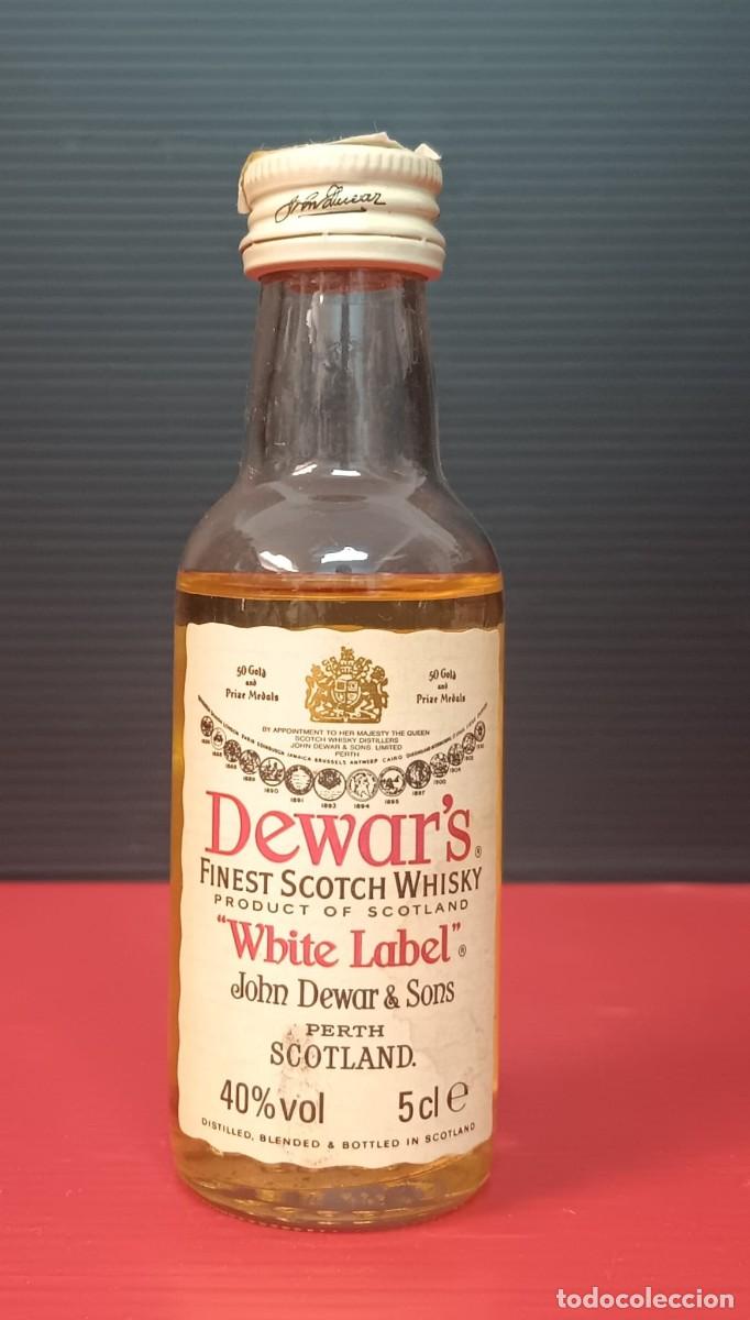 Collection of wines and liquors: ANTIGUA MINI BOTELLA LICOR WHISKY WHITE LABEL