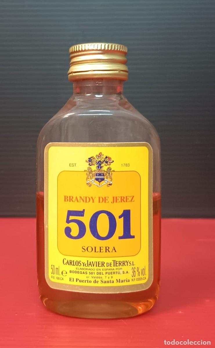 Coleccionismo de vinos y licores: ANTIGUA MINI BOTELLA DE PLASTICO LICOR BRANDY 501