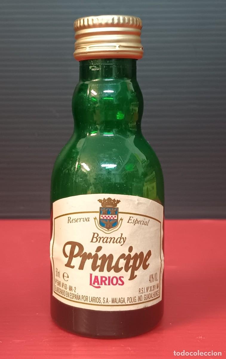 Coleccionismo de vinos y licores: ANTIGUA MINI BOTELLA DE PLASTICO LICOR BRANDY PRINCIPE LARIOS