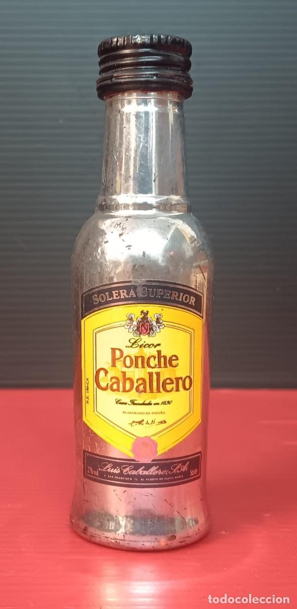 Coleccionismo de vinos y licores: ANTIGUA MINI BOTELLA DE PLASTICO LICOR PONCHE CABALLER0
