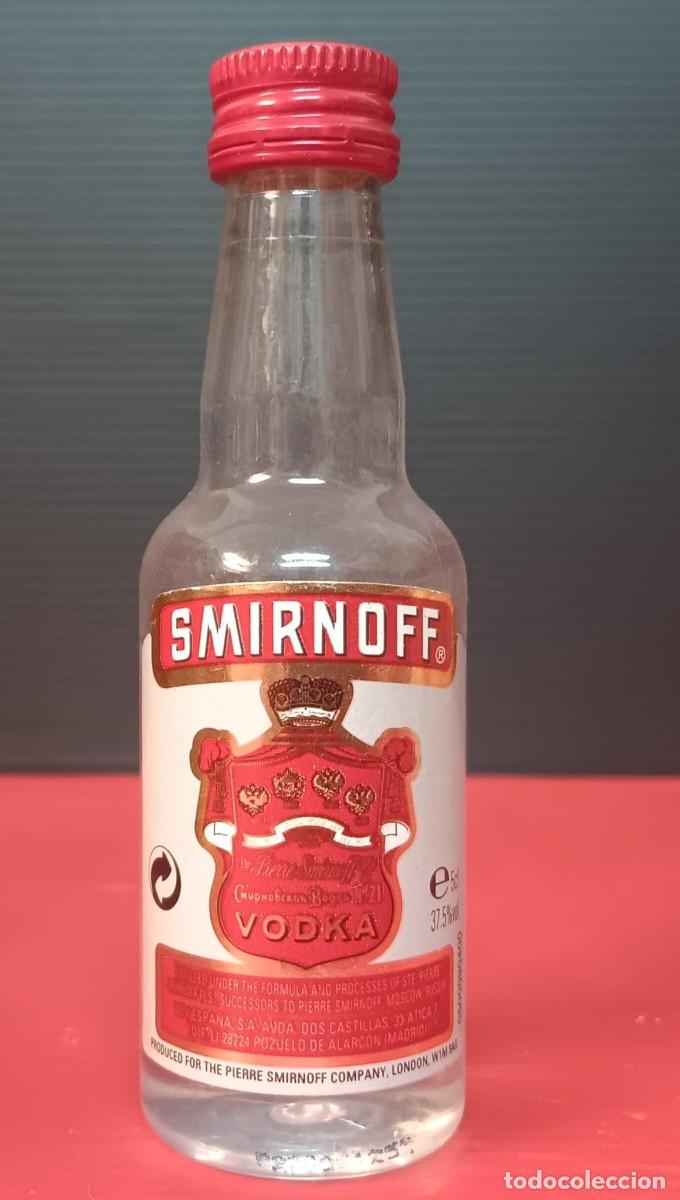 Coleccionismo de vinos y licores: ANTIGUA MINI BOTELLA DE PLASTICO LICOR VODKA SMIRNOFF