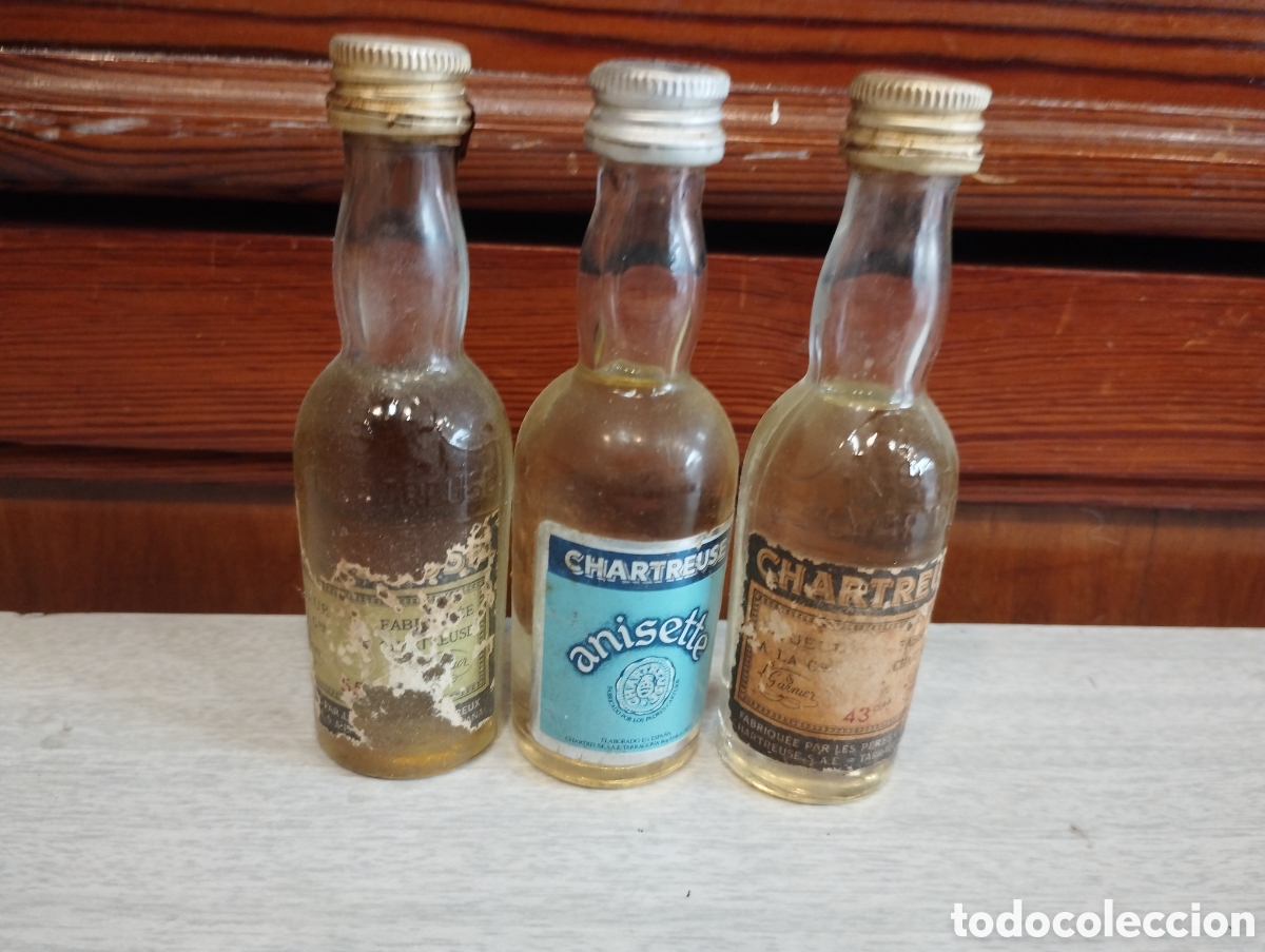 Coleccionismo de vinos y licores: Lote de 3 botellines de Chartres llenos cerrados diferentes