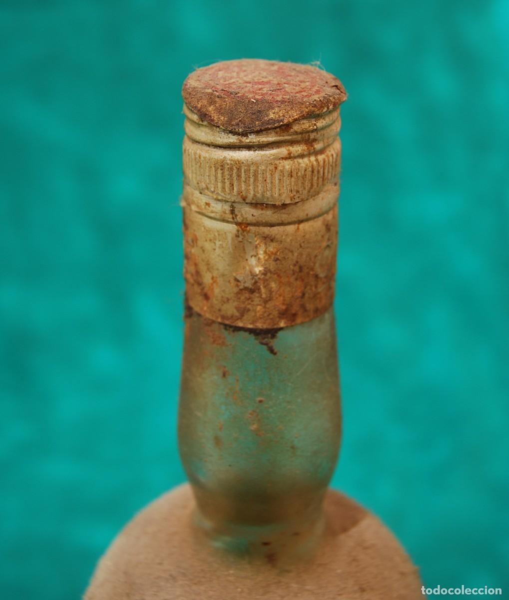 Coleccionismo de vinos y licores: Botella CHARTREUSE amarillo 1969. - Foto 20