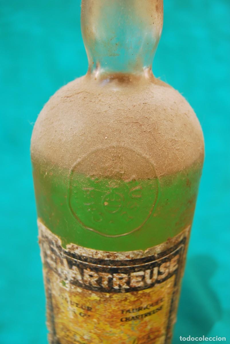 Coleccionismo de vinos y licores: Botella CHARTREUSE amarillo 1969. - Foto 26