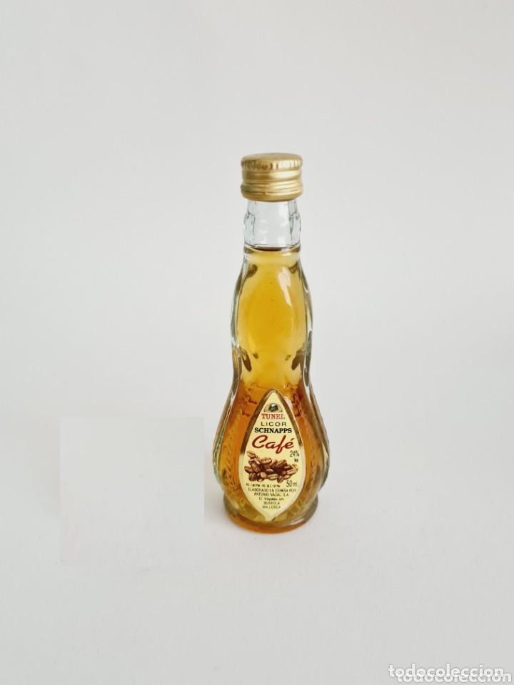 Collection of wines and liquors: BOTELLITA TUNEL LICOR CAFE 13CM VIDRIO BOTELLIN