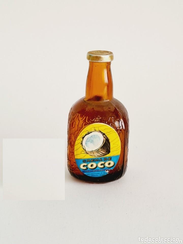 Collectionnisme de vins et liqueurs: BOTELLITA CREMA DE COCO 8.8CM VIDRIO BOTELLIN