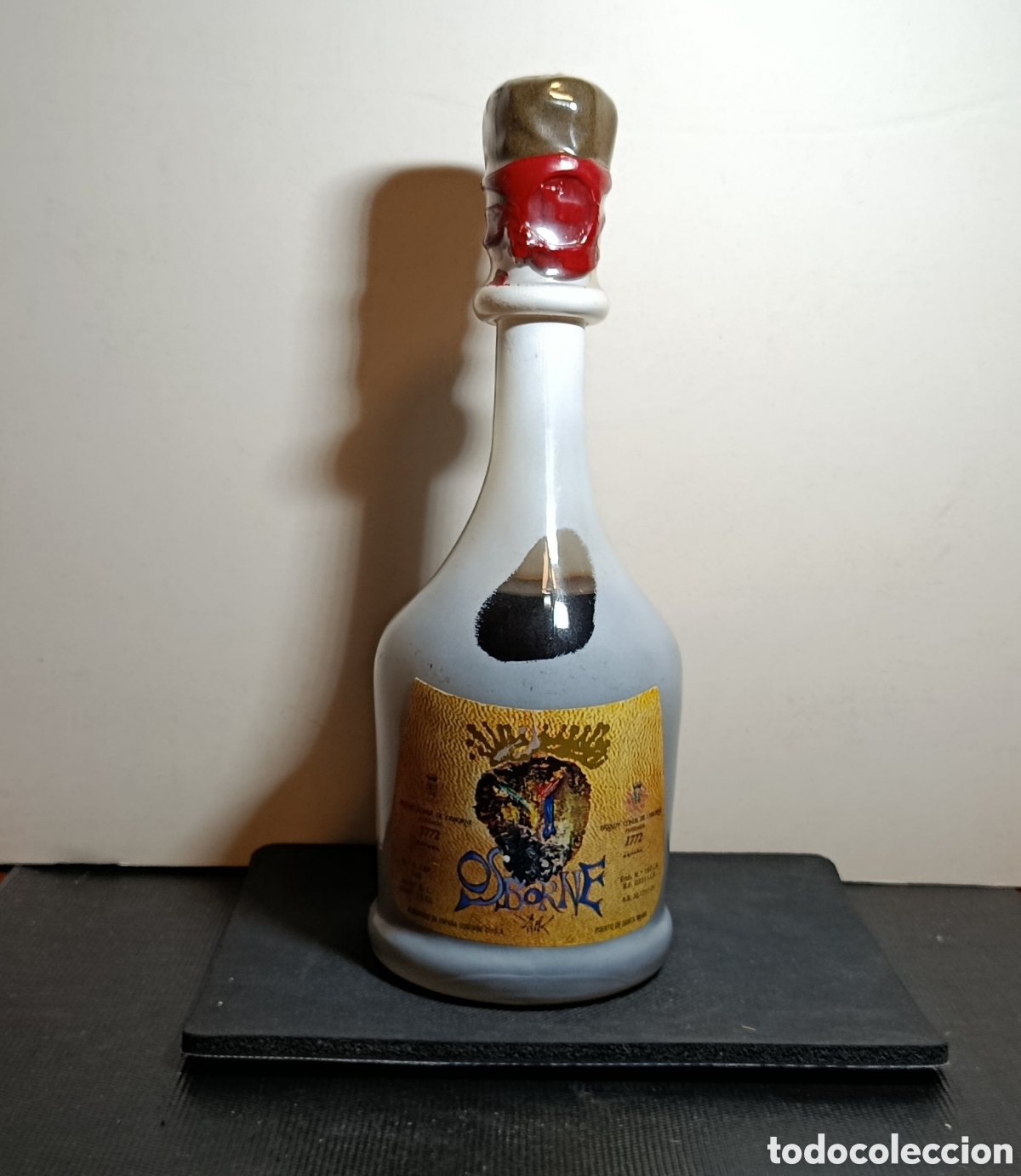 Coleccionismo de vinos y licores: Botella antigua Conde de Osborne edici&oacute;n Dal&iacute; precintada