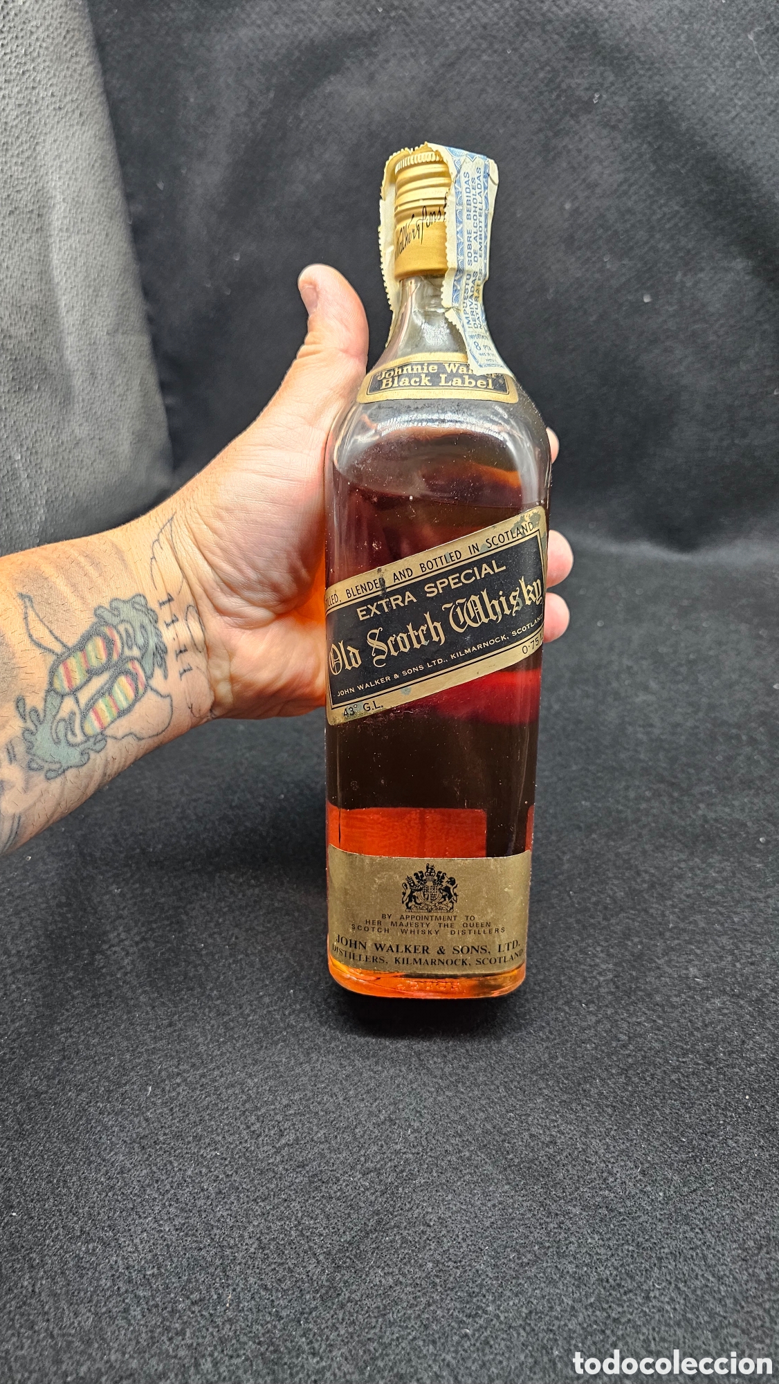 Coleccionismo de vinos y licores: Antigua botella de whisky JOHNNIE WALKER 1960 / 70 a estrenar