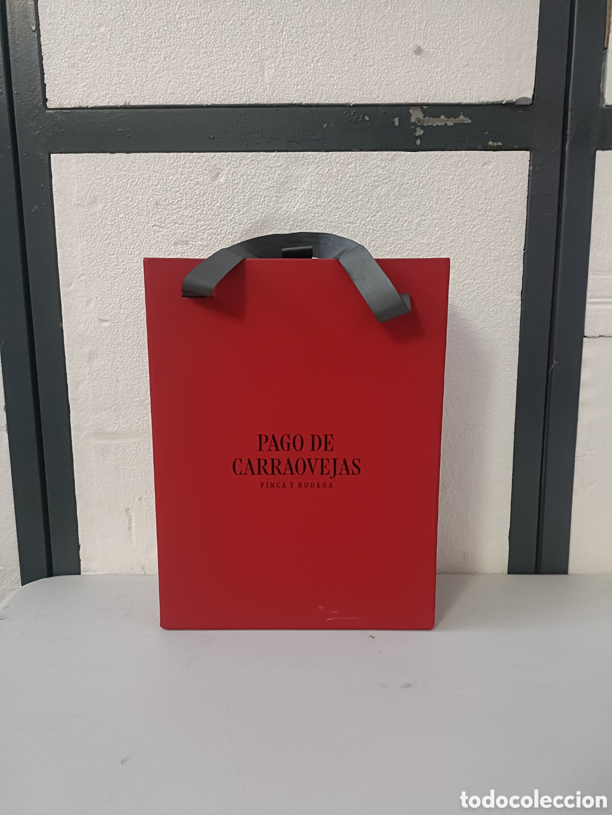 Sammlung von Weinen und Lik&ouml;ren: Estuche vac&iacute;o de vino Pago de Carraovejas