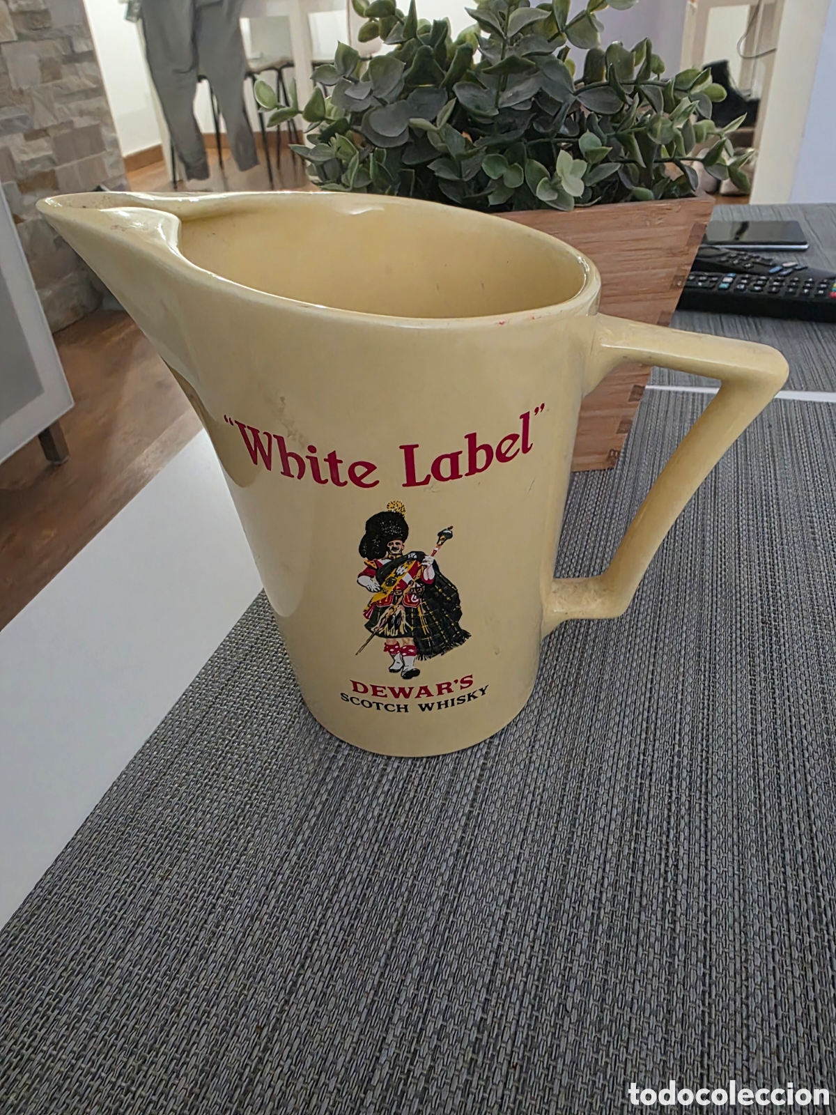 Coleccionismo de vinos y licores: JARRA DEL WHISKY WHITE LABEL DEWAR'S