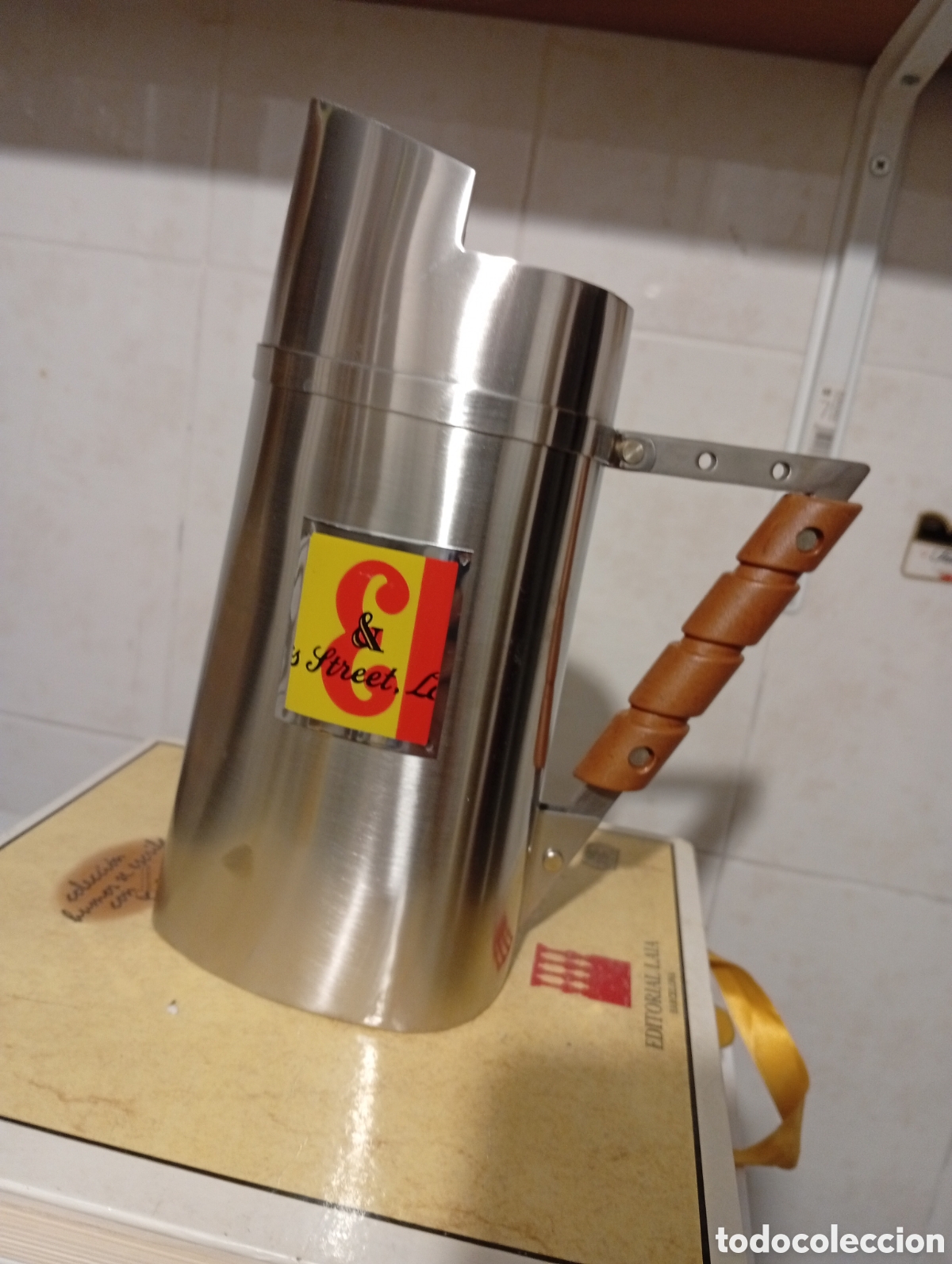 Collection of wines and liquors: JARRA ACERO SERVICIO AGUA PARA WHISKY. JUSTERINI & BROOKS.