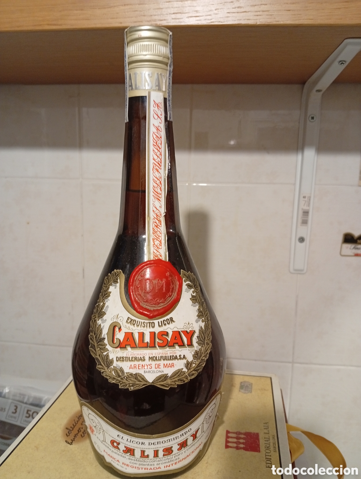 Collection of wines and liquors: CALISAY. 1 L. DESTILER&Iacute;AS MOLLFULLEDA. ARENYS DE MAR. TIMBRE 8 PTAS. PERFECTA.