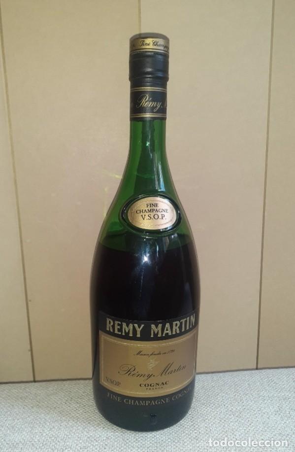Coleccionismo de vinos y licores: Gran Cog&ntilde;ac Remy Martin Fine Champagne VSOP a&ntilde;os 70 precintado