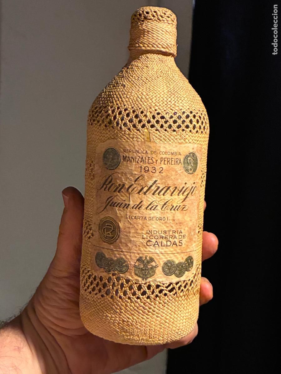 Coleccionismo de vinos y licores: Antigua botella ron extraviejo Juan de la Cruz licorera de Caldas Colombia manizales y pereira 1932