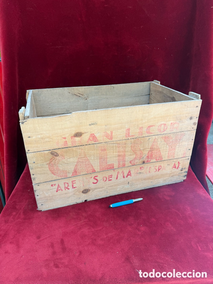 Coleccionismo de vinos y licores: Antigua caja de madera,licor Calisay,Arenys de Mar!