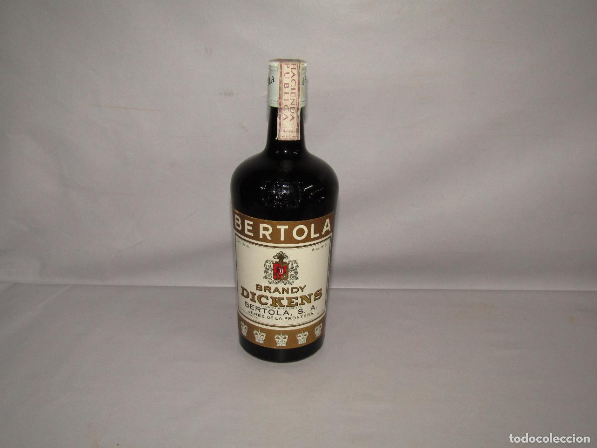 Coleccionismo de vinos y licores: Antigua Botella 70 cls. de Brandy DICKENS de BERTOLA S.A. en Jerez de la Frontera A&ntilde;o 1960-70s.