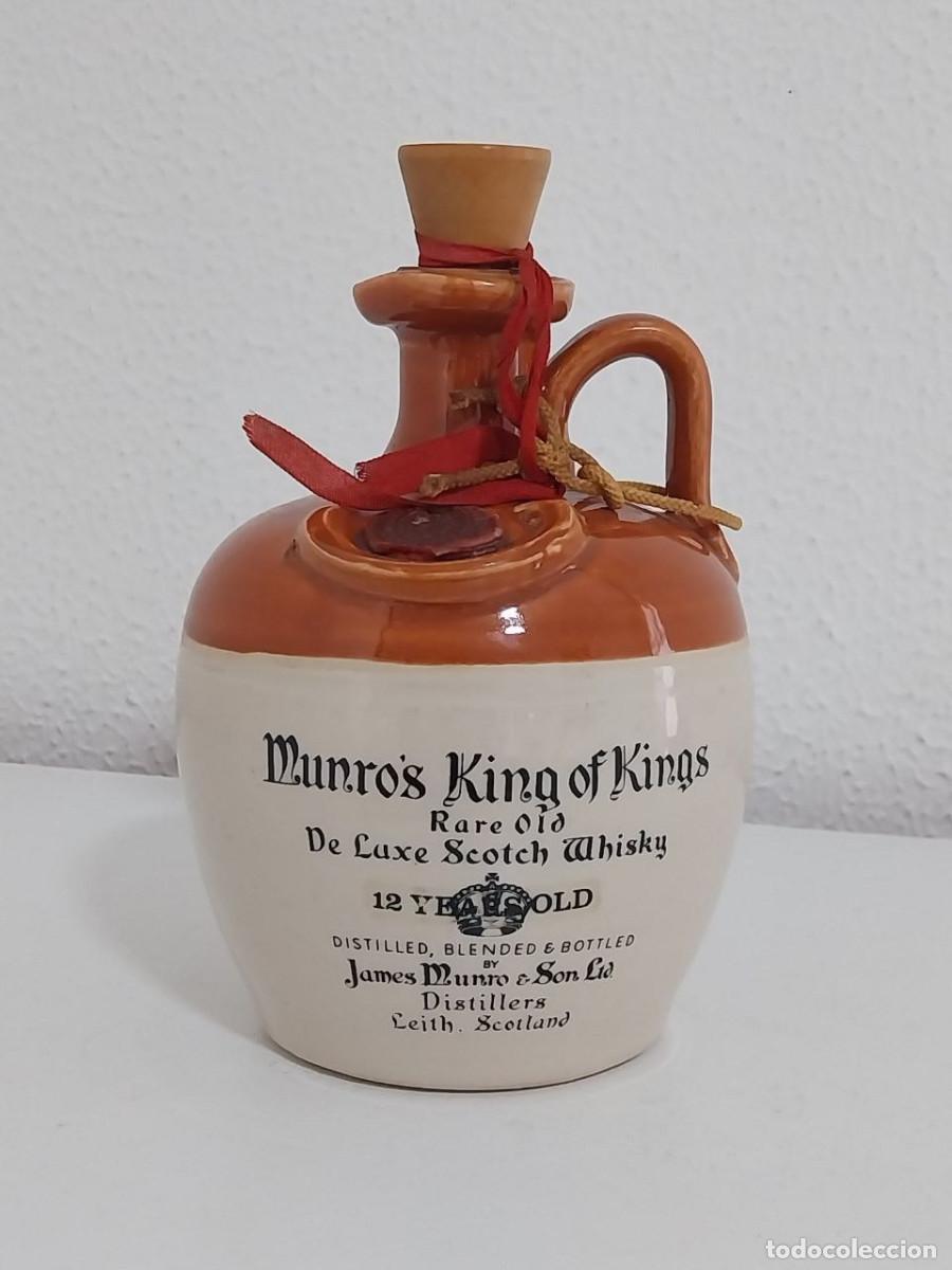 Coleccionismo de vinos y licores: Botella Cer&aacute;mica Whisky Vintage Munro's King of Kings (Vac&iacute;a)