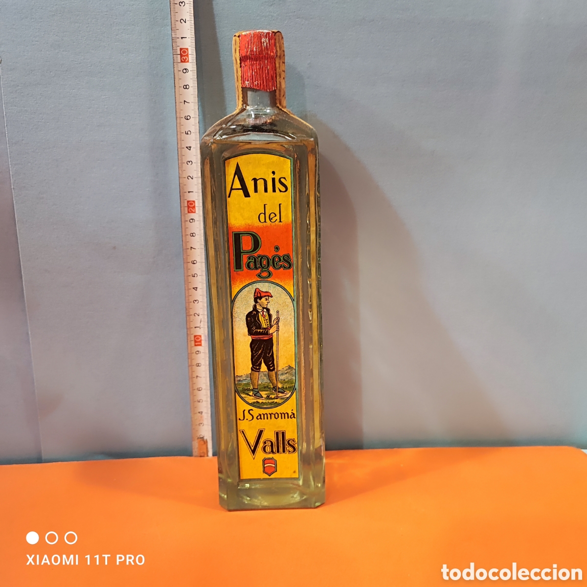 Coleccionismo de vinos y licores: Botella de an&iacute;s Pag&eacute;s de Valls, con etiqueta de Castells.