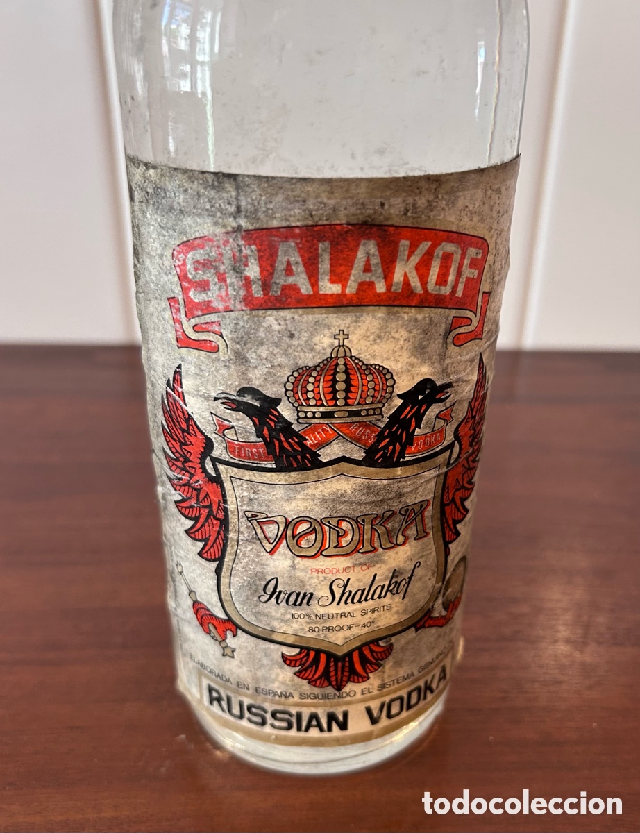 Collection of wines and liquors: VODKA SHALAKOF. RUSSIAN VODKA. BOTELLA PRECINTADA Y LLENA