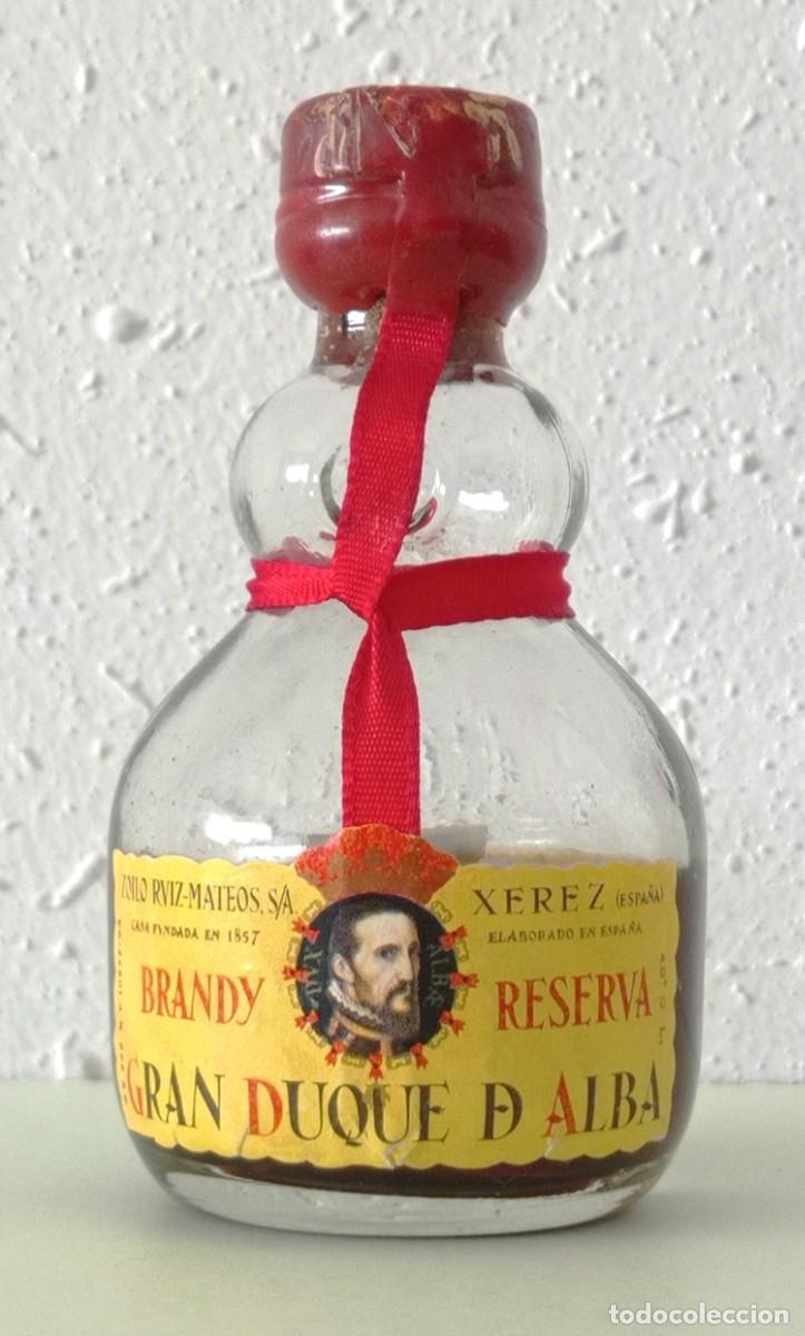 Coleccionismo de vinos y licores: BOTELLITA BOTELL&Iacute;N BRANDY RESERVA ''GRAN DUQUE DE ALBA'' (ZOILO RUIZ-MATEOS S.A.) XEREZ (8,7cm ALTO)