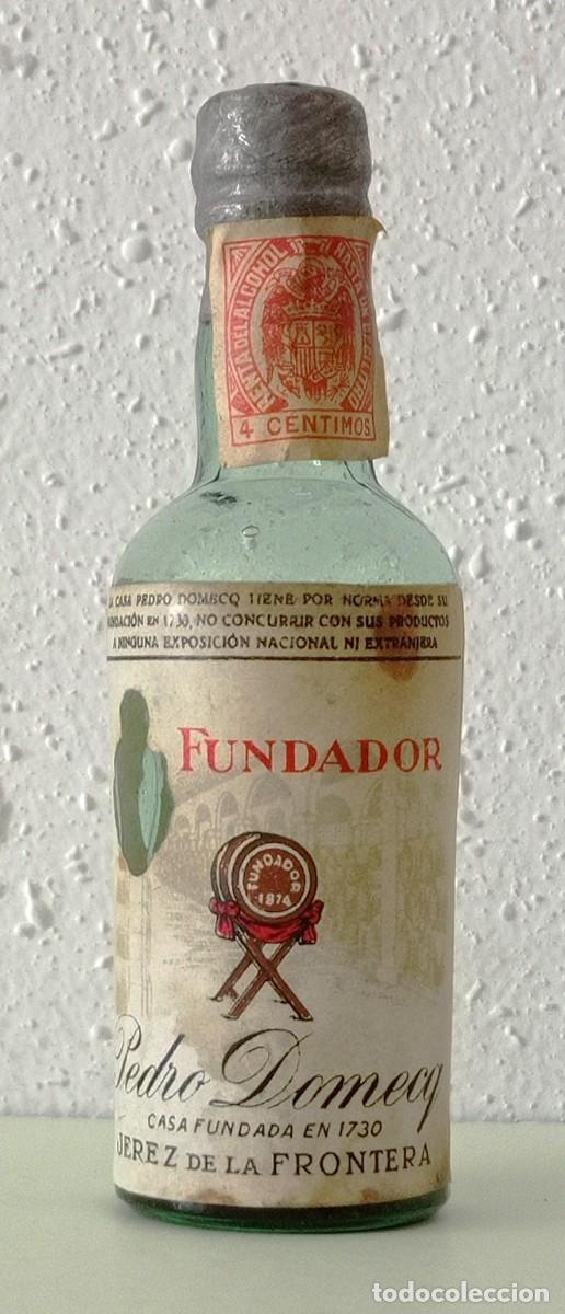 Coleccionismo de vinos y licores: BOTELLITA BOTELL&Iacute;N FUNDADOR (PEDRO DOMECQ) JEREZ DE LA FRONTERA (C&Aacute;DIZ) (9,7cm ALTO)