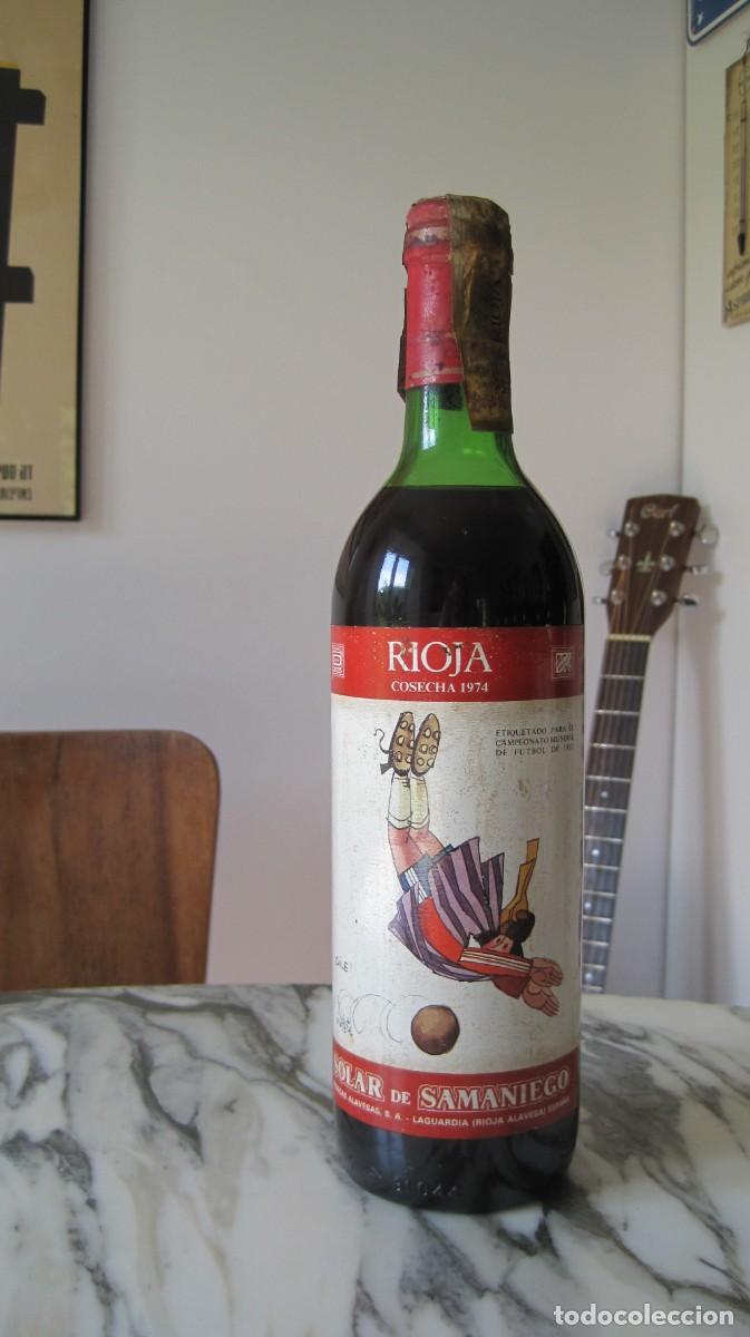 Coleccionismo de vinos y licores: BOTELLA DE VINO SOLAR DE SAMANIEGO - RIOJA COSECHA 1974 - MUNDIAL F&Uacute;TBOL 1982 - MINGOTE - CHILE
