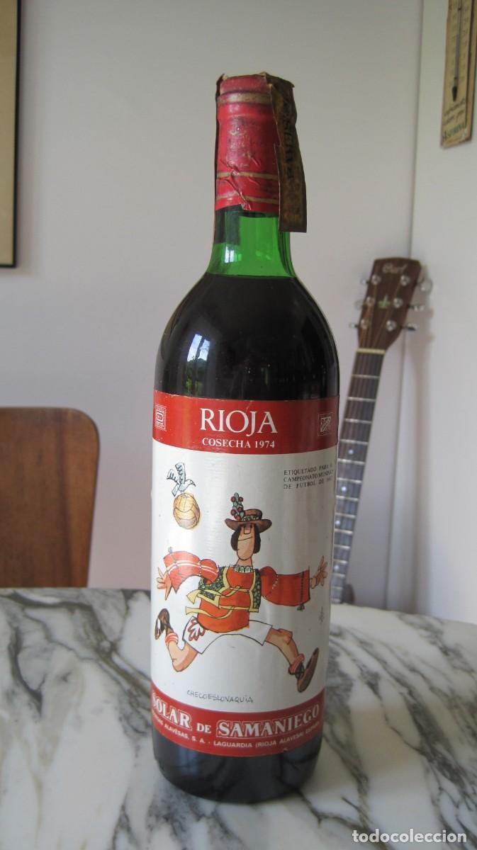 Coleccionismo de vinos y licores: BOTELLA DE VINO SOLAR DE SAMANIEGO - RIOJA COSECHA 1974 - MUNDIAL F&Uacute;TBOL 1982 - MINGOTE - CHECOSLOVA